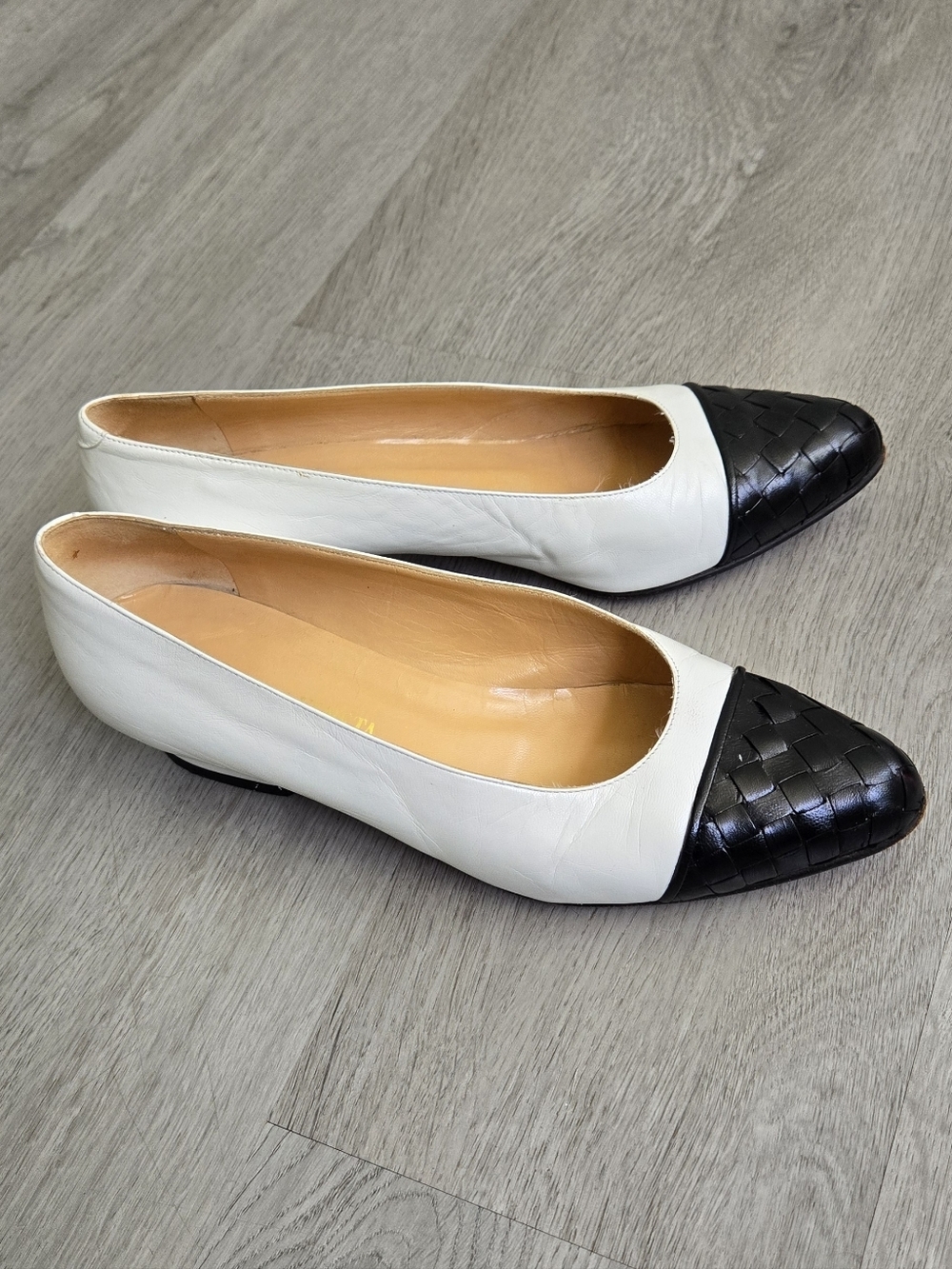 Bottega Veneta Two-Tone White Leather Heels with Black Woven Toe Size 7½ - Picture 4 of 17